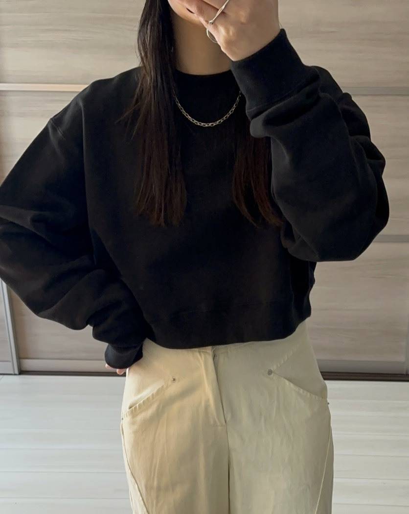 ショート丈スウェットコーデ