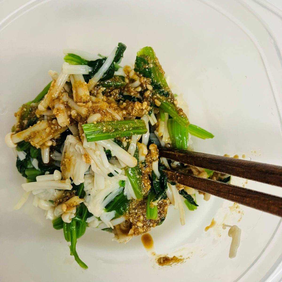 JAグループ公式の「ホウレン草えのきの辛子あえ」のレシピ