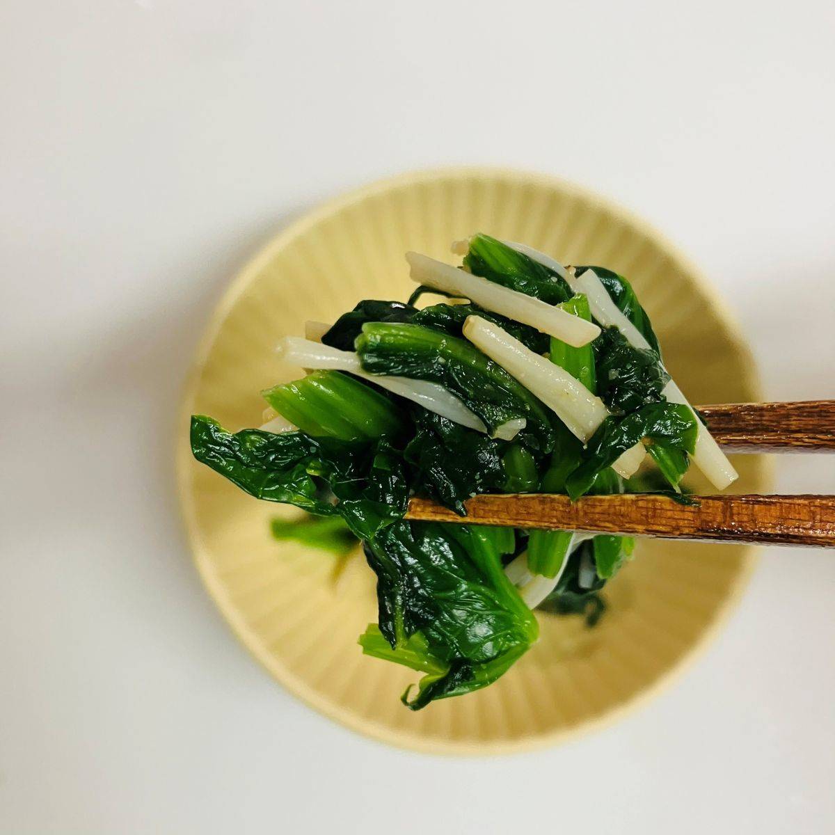 JAグループ公式の「ホウレン草えのきの辛子あえ」のレシピ