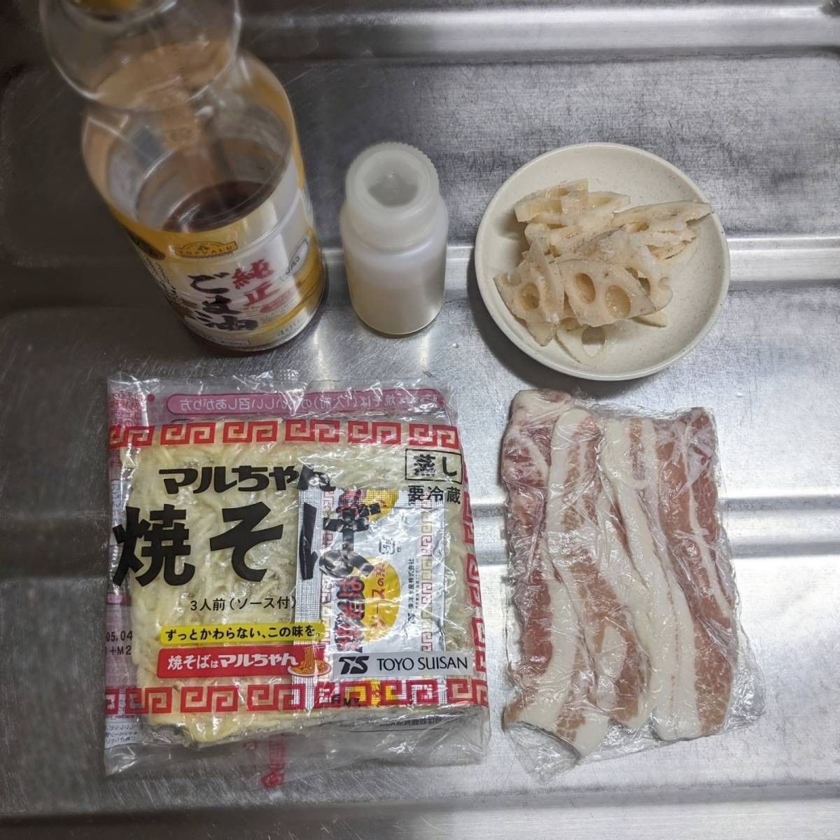 マルちゃん公式の「しゃきしゃき蓮根と豚バラの焼そば」のレシピ