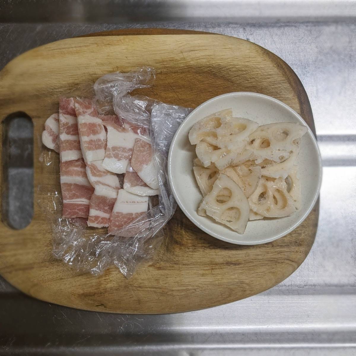 マルちゃん公式の「しゃきしゃき蓮根と豚バラの焼そば」のレシピ