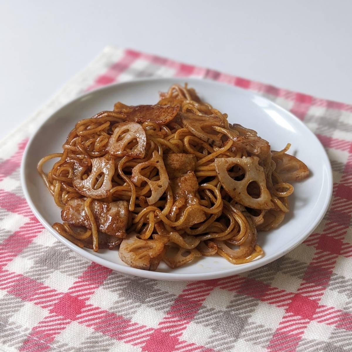 マルちゃん公式の「しゃきしゃき蓮根と豚バラの焼そば」のレシピ