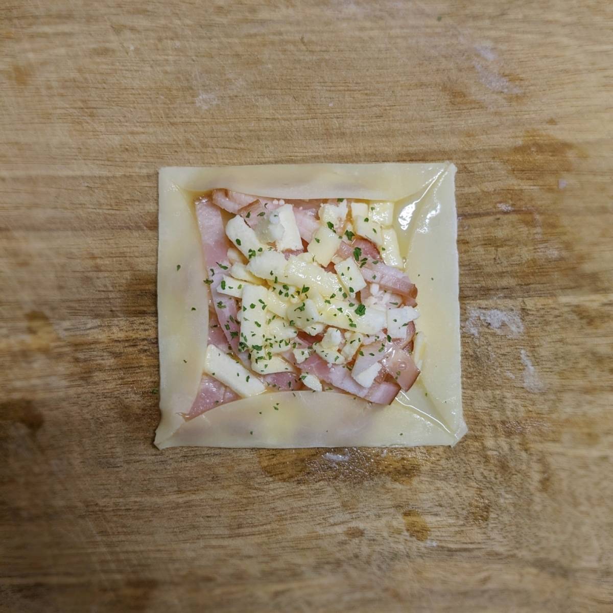 モランボン公式の「ベーコンとチーズのガレット風」のレシピ