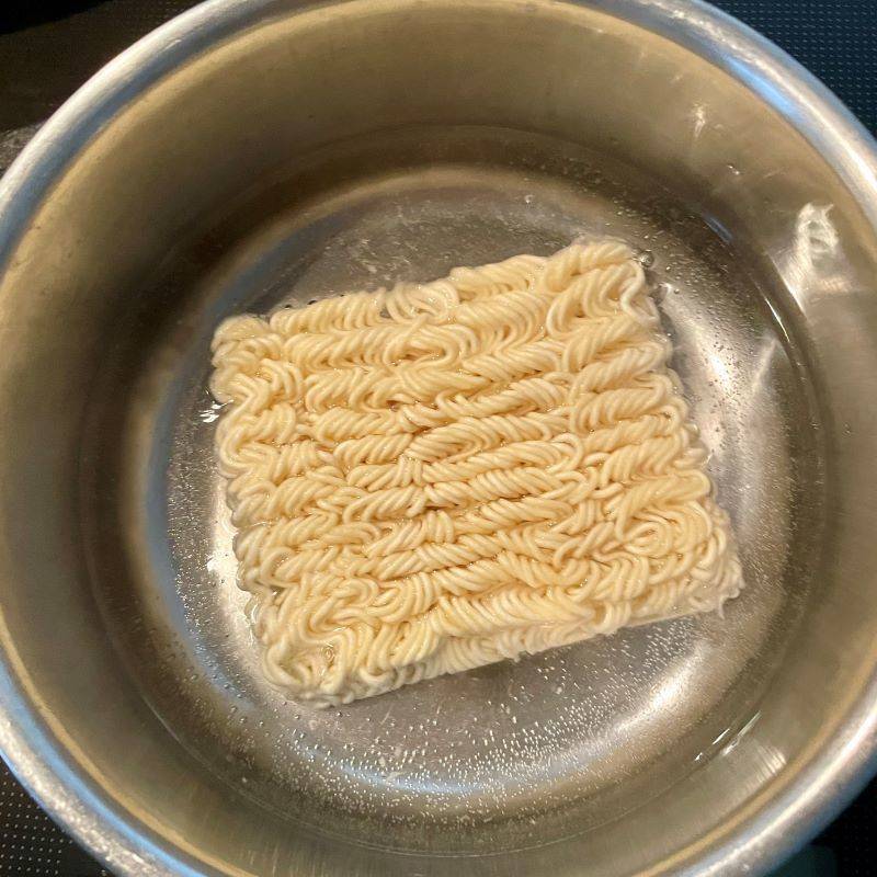 サッポロ一番公式の「冬のコーンバターみそラーメン」のレシピ