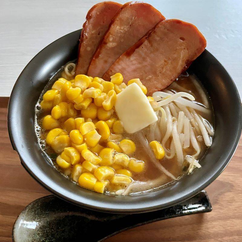 サッポロ一番公式の「冬のコーンバターみそラーメン」のレシピ