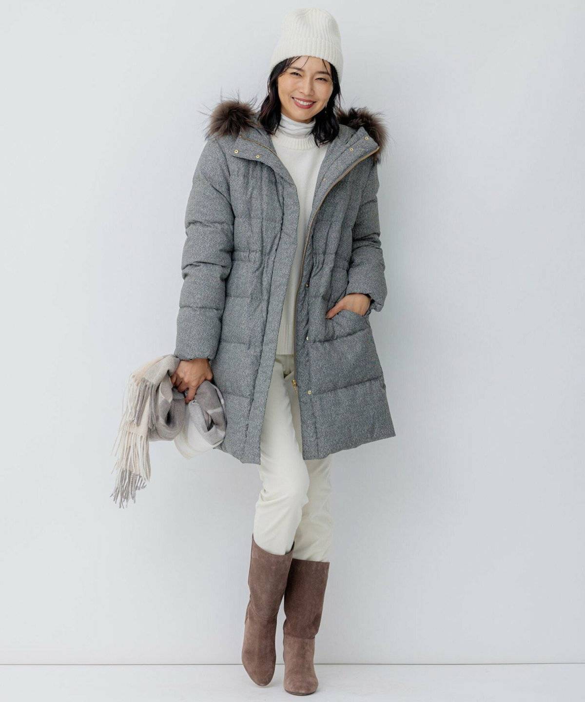 パンツコーデの女性