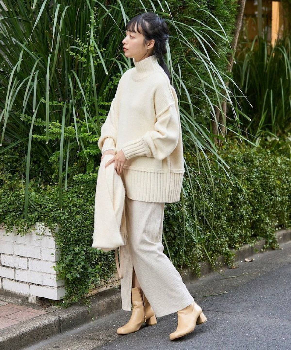 スカートコーデの女性