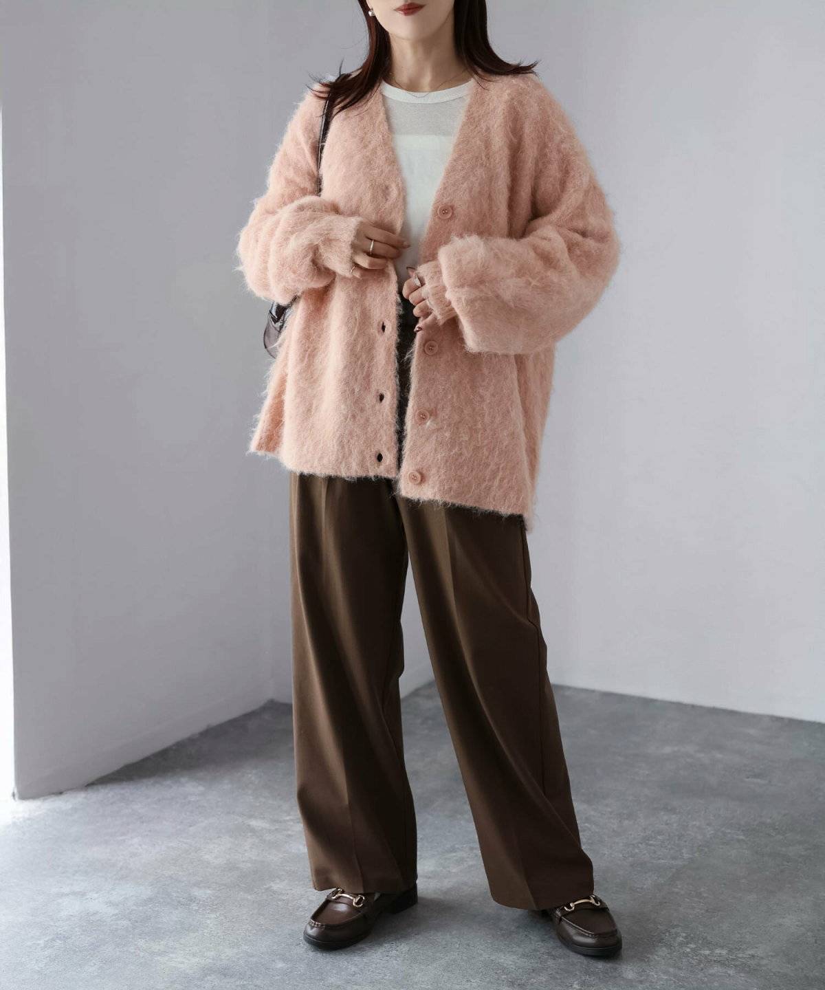 パンツコーデの女性