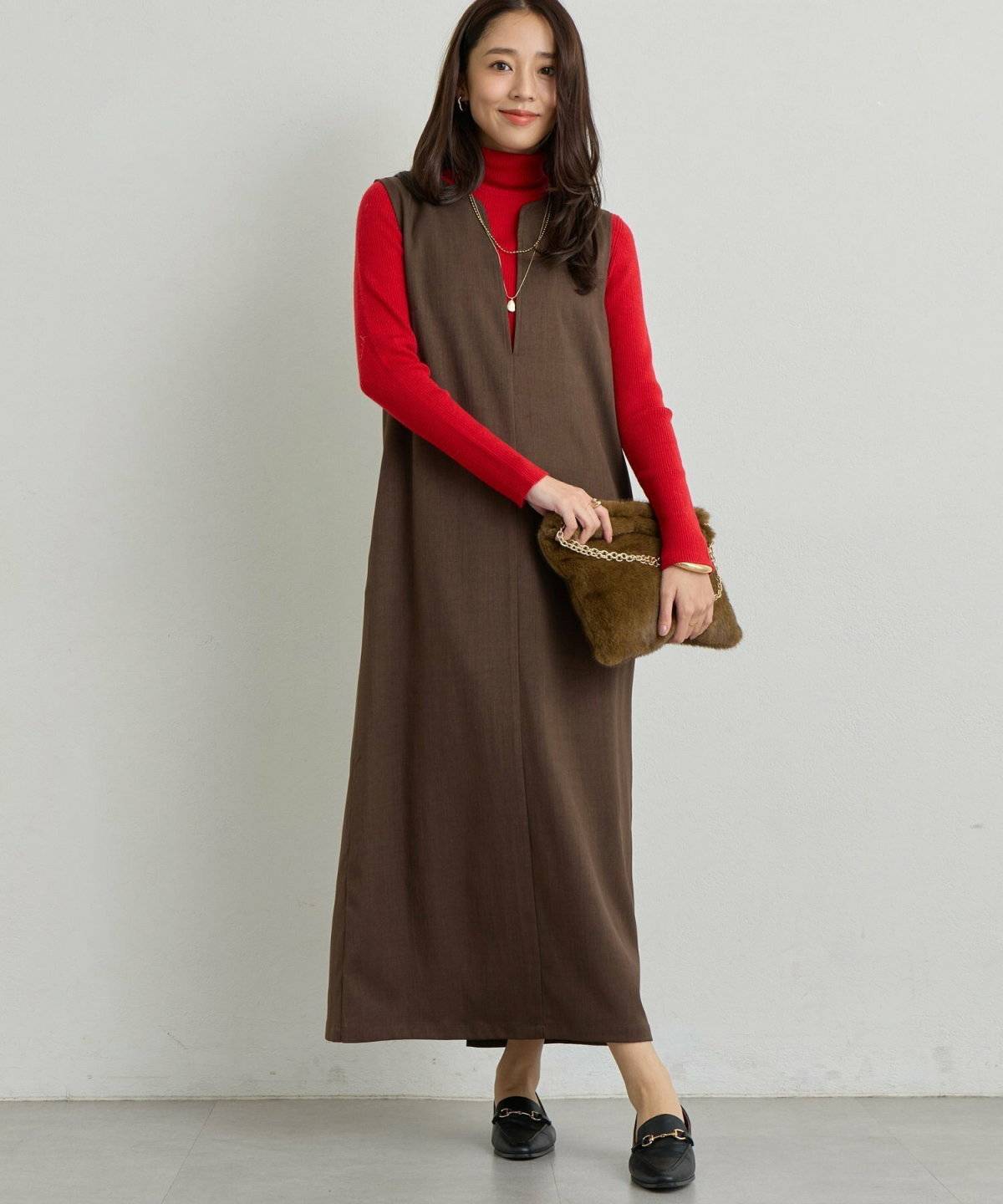 ワンピースコーデの女性