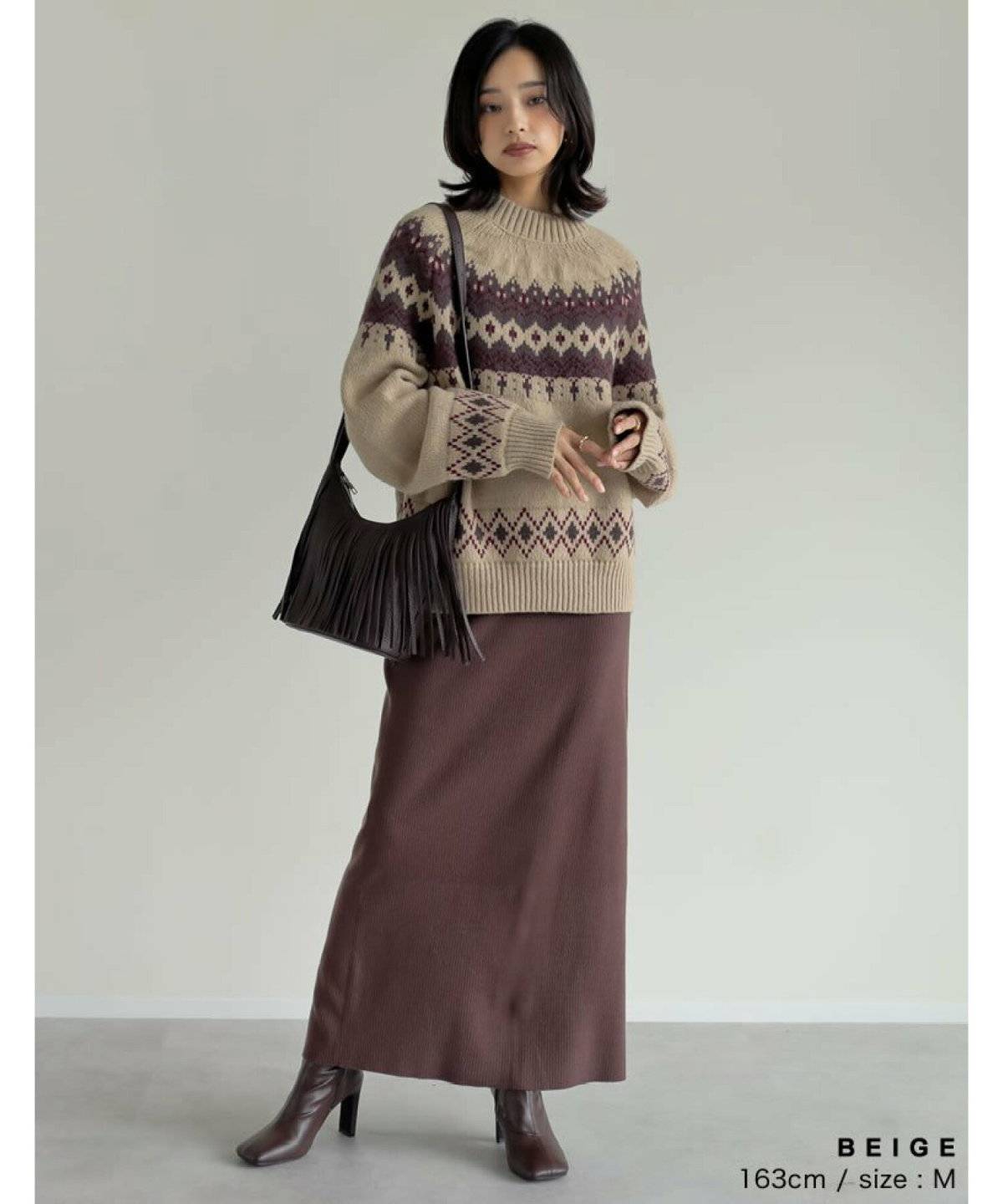 スカートコーデの女性