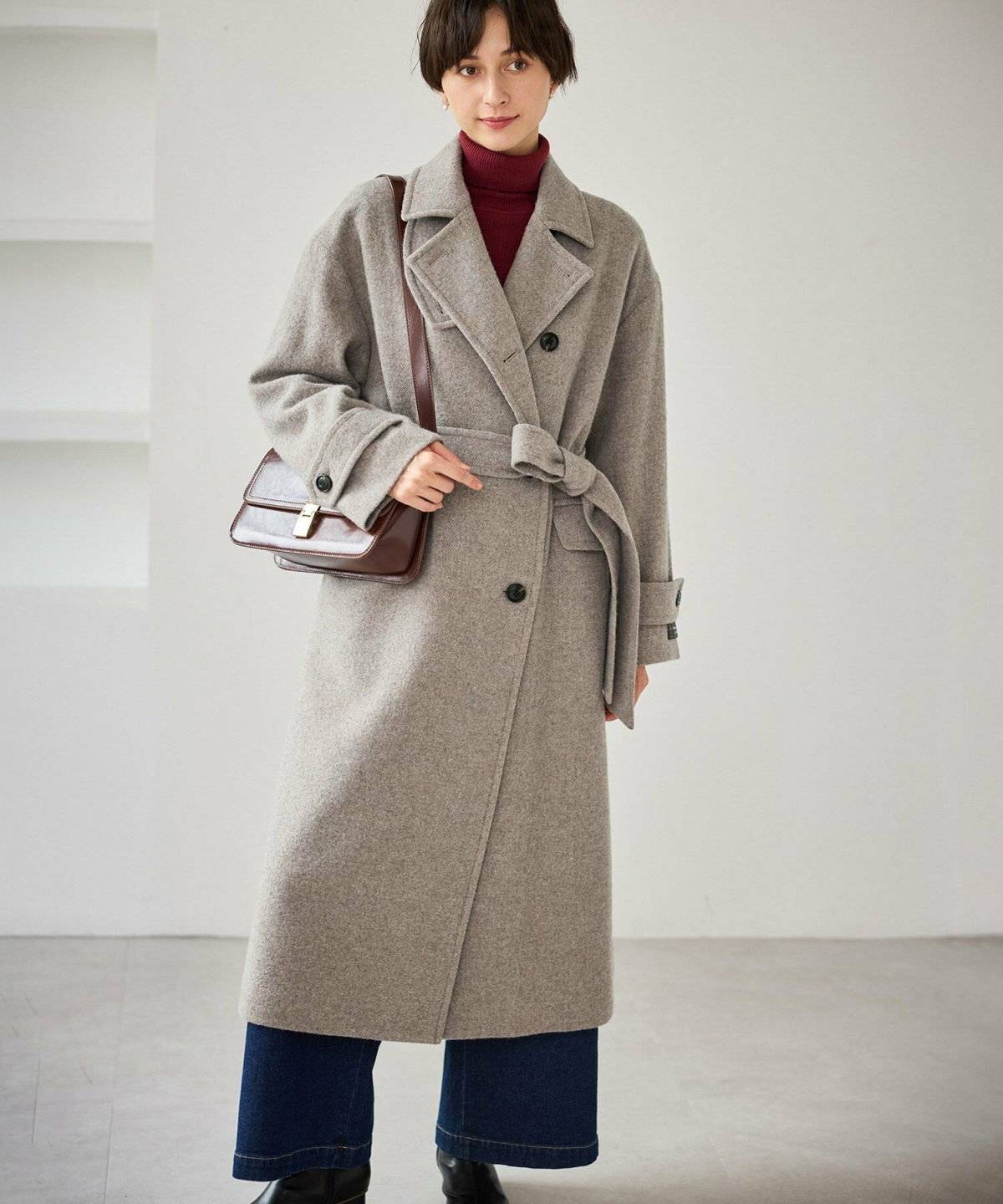 パンツコーデの女性