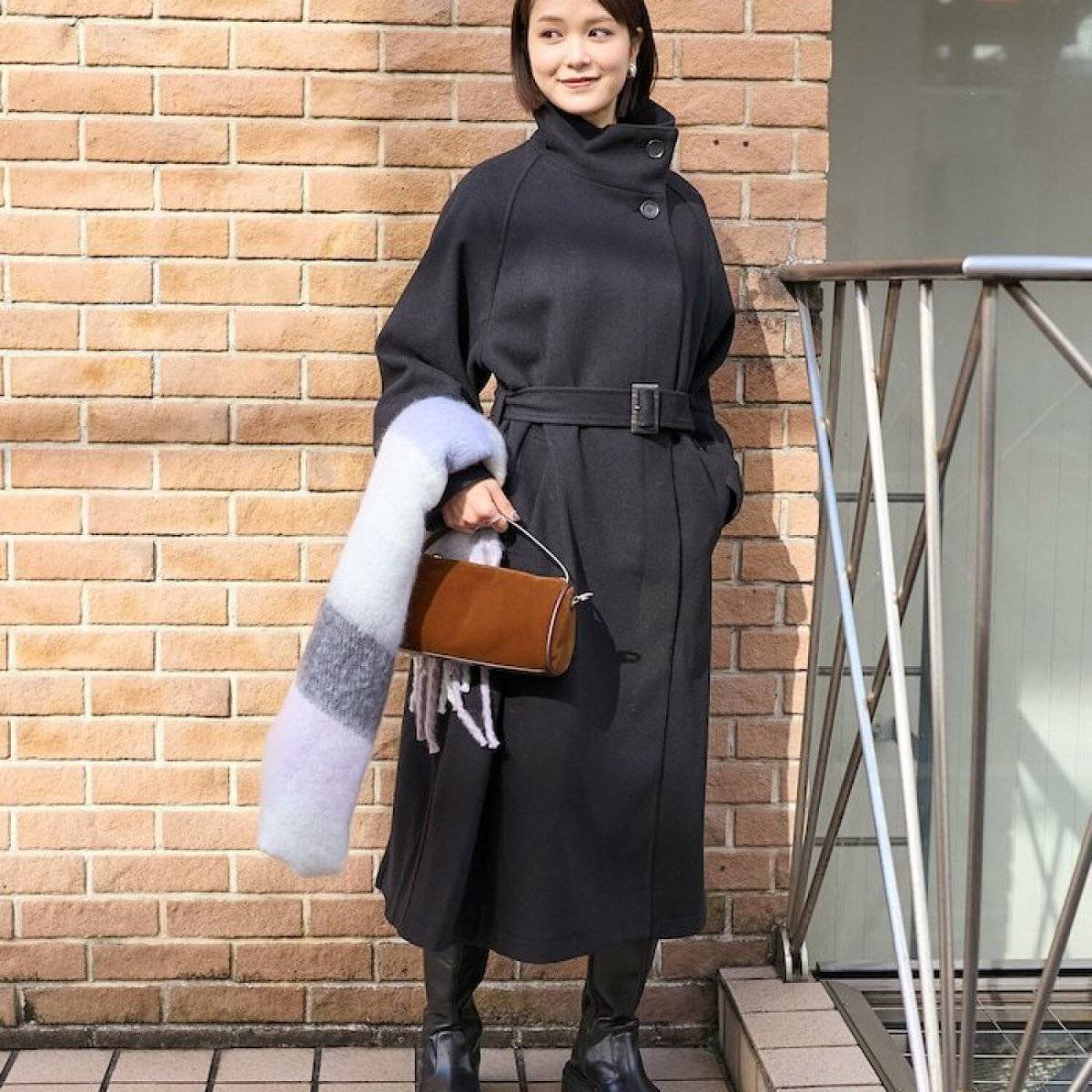 ワンピースコーデの女性