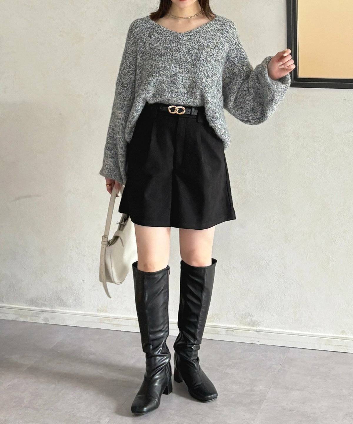 パンツコーデの女性