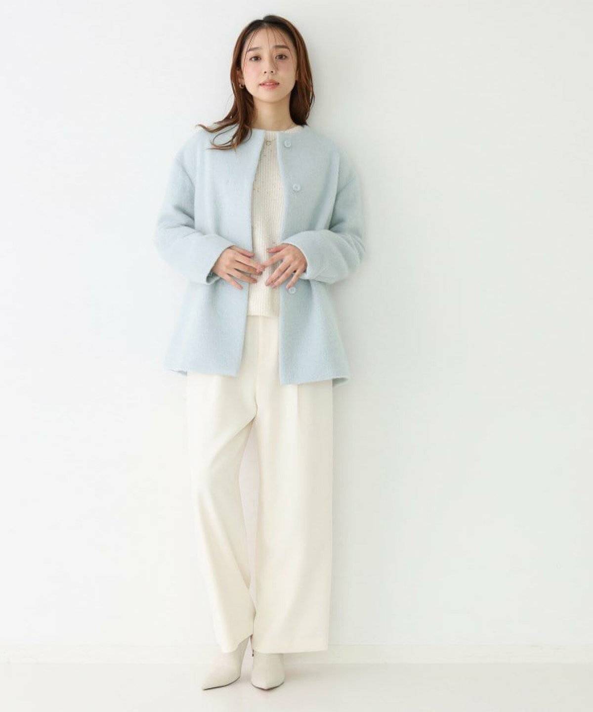 パンツコーデの女性