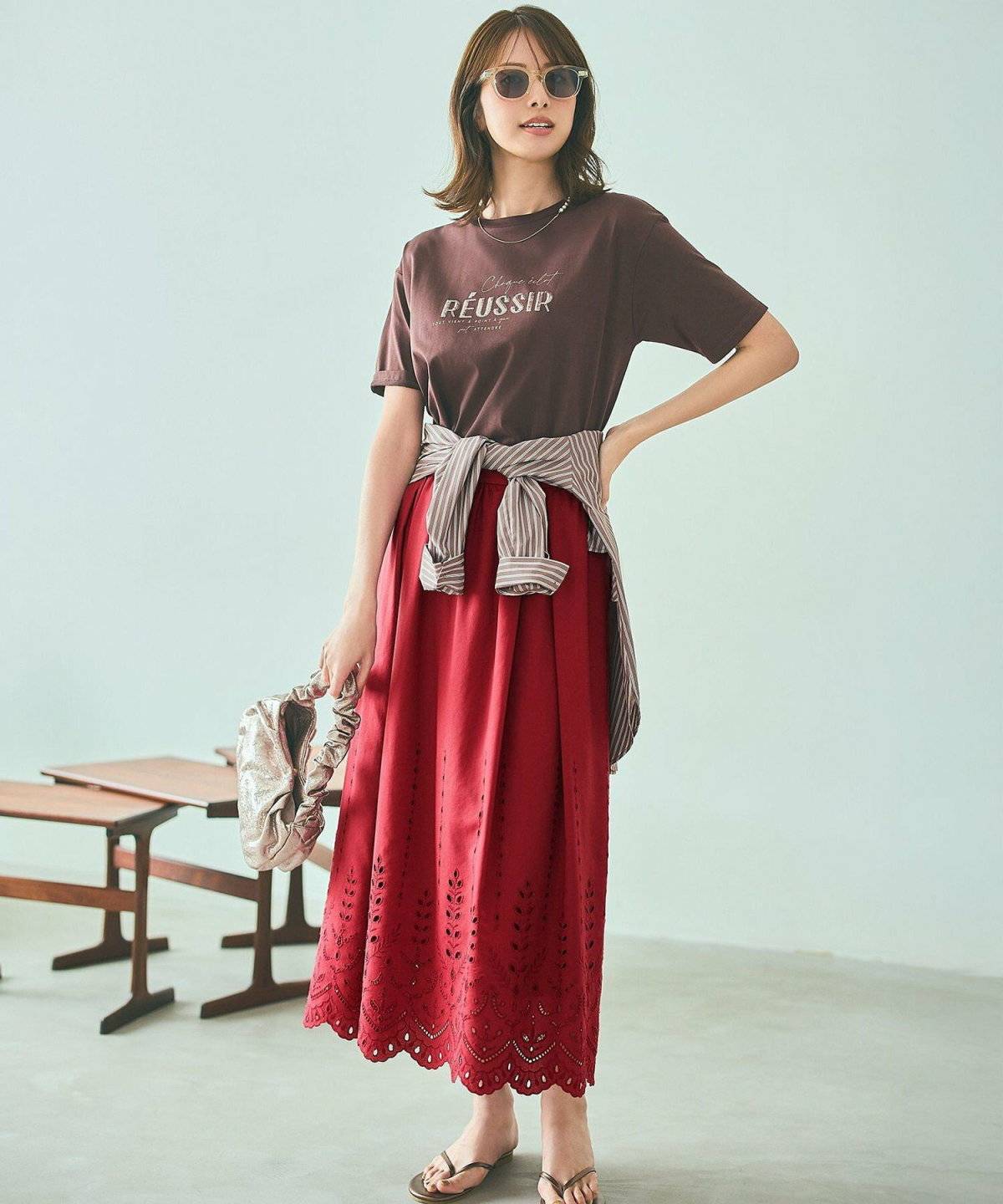 初夏コーデの女性