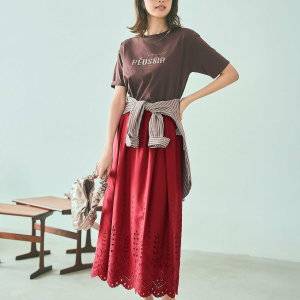 ‟胸が大きい人あるある”からの脱却！夏のTシャツコーデのコツとは？