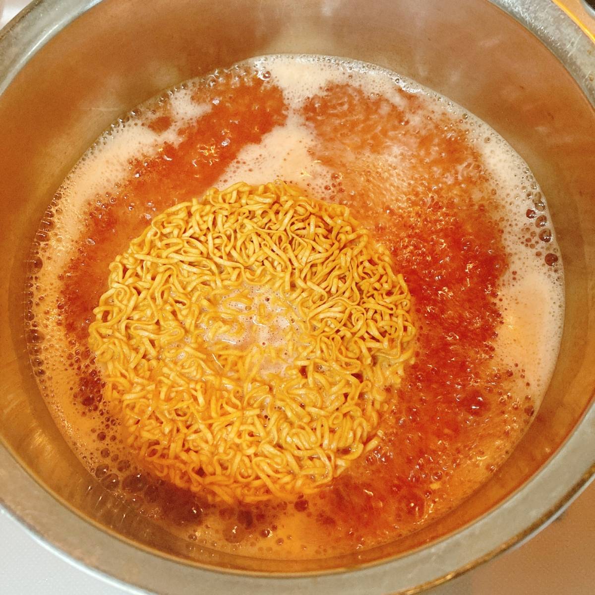 チキンラーメン公式の「ニンニクトマチキ」のレシピ