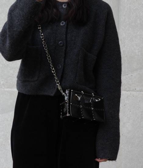 52 BY HIKARU MATSUMURAのミニショルダー着画