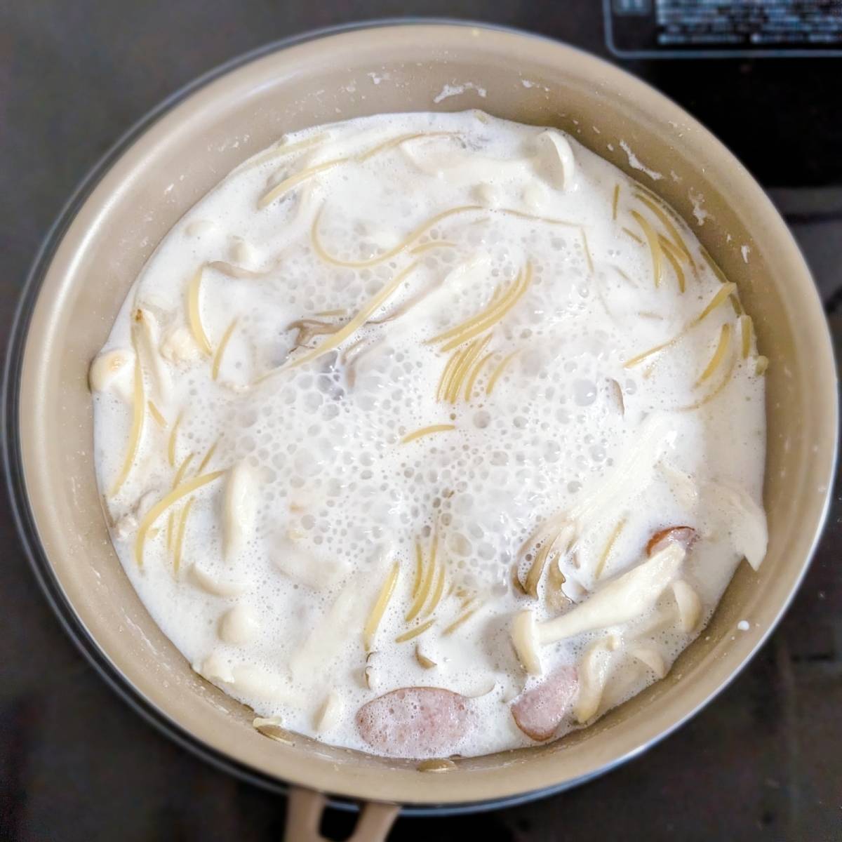 永谷園公式の「きのこのクリームパスタ」のレシピ