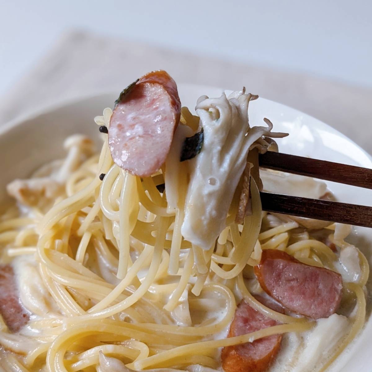 永谷園公式の「きのこのクリームパスタ」のレシピ