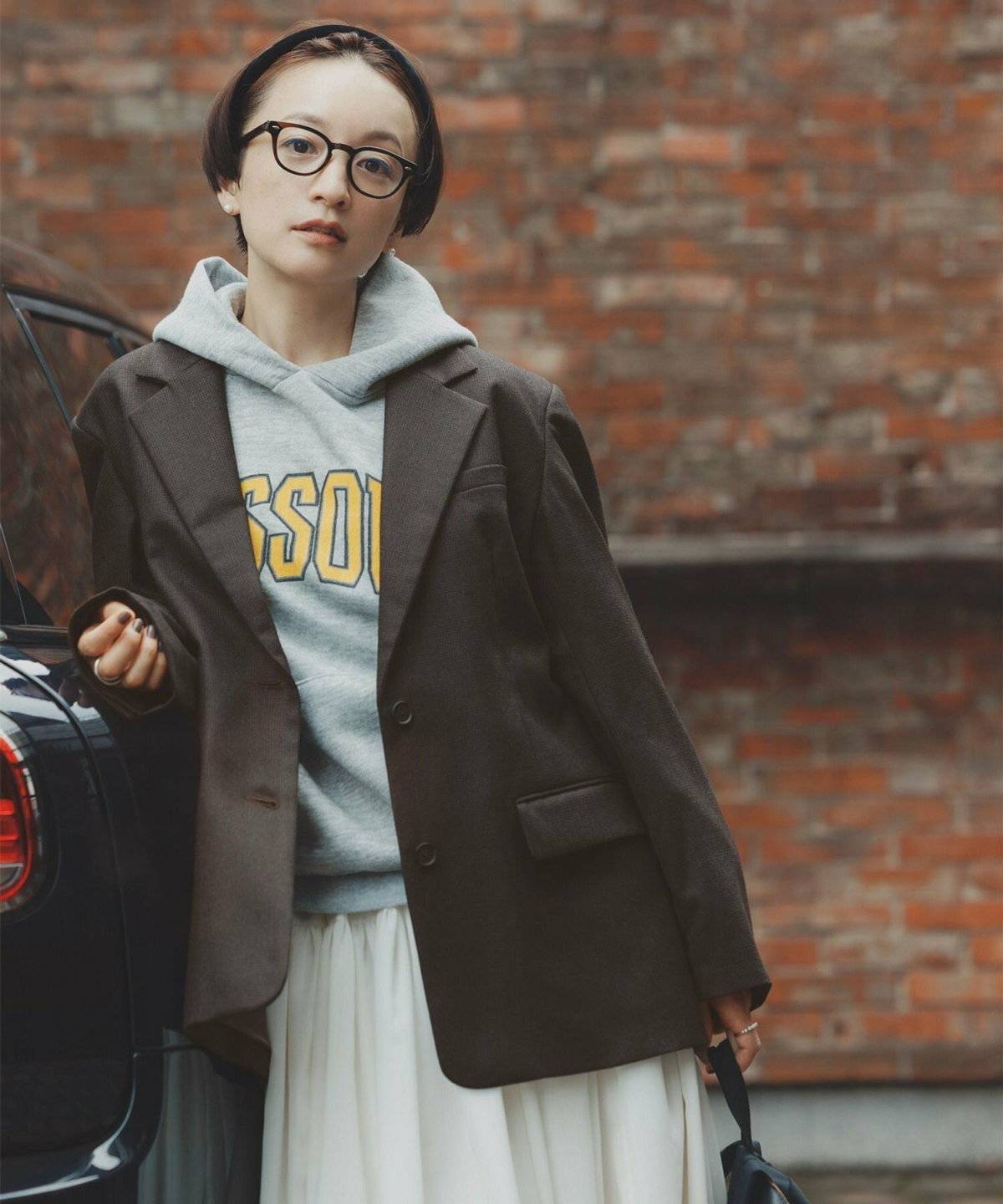 パーカーを着た女性