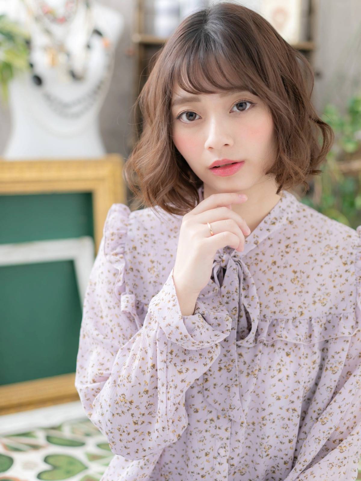 フェミニンなゆるウェーブボブ