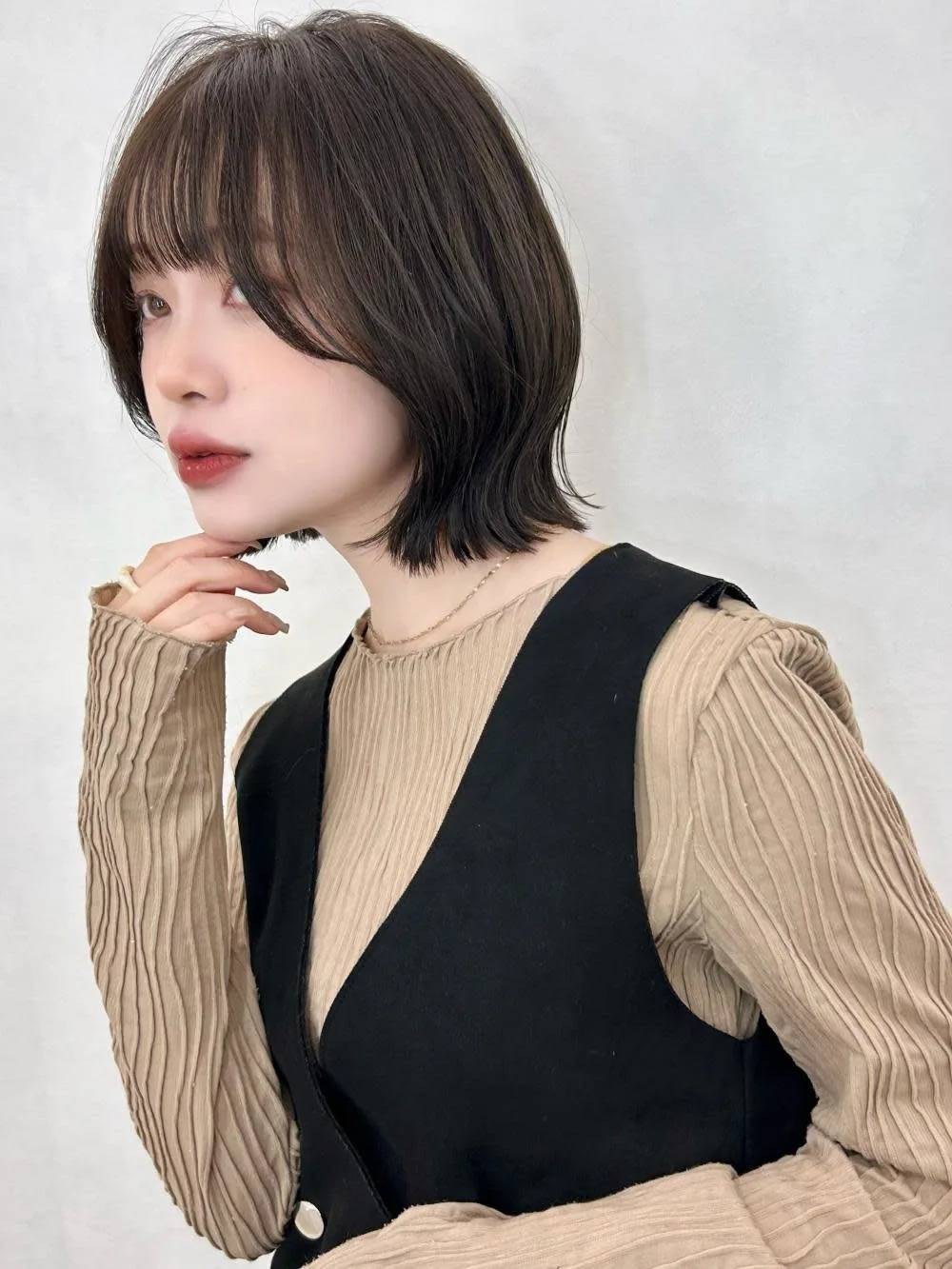グレージュのくびれボブ