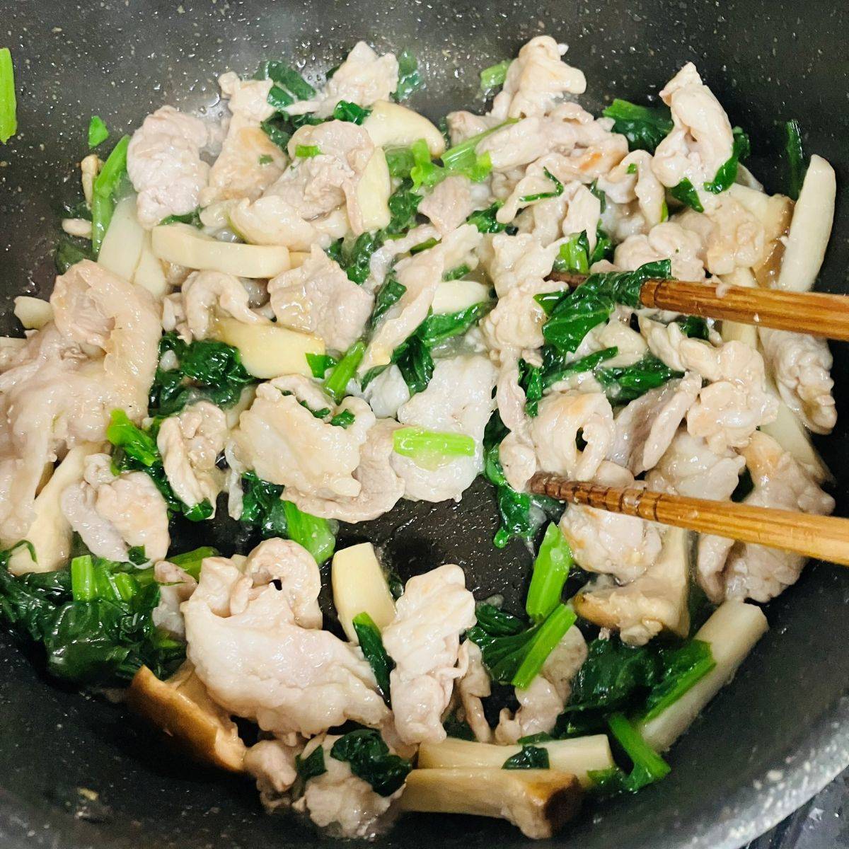 JAグループ公式の「お子さまにも　豚肉とエリンギと水菜のとろみ炒め」のレシピ