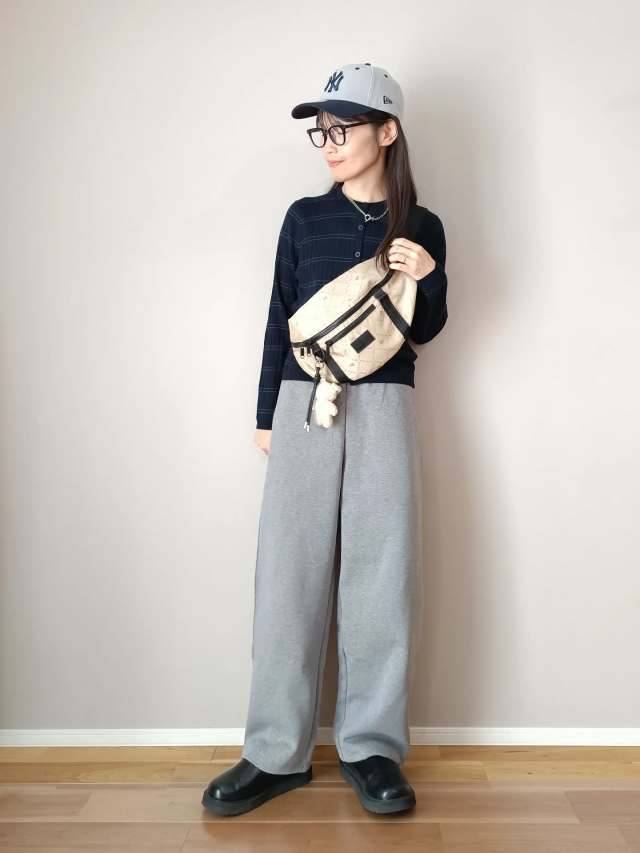 ネイビーカーディガンを合わせる！