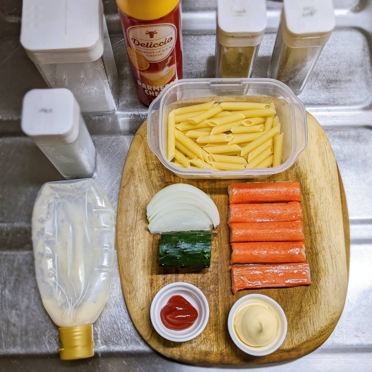 いちまさ公式の「たっぷりカニかまのマカロニサラダ」のレシピ