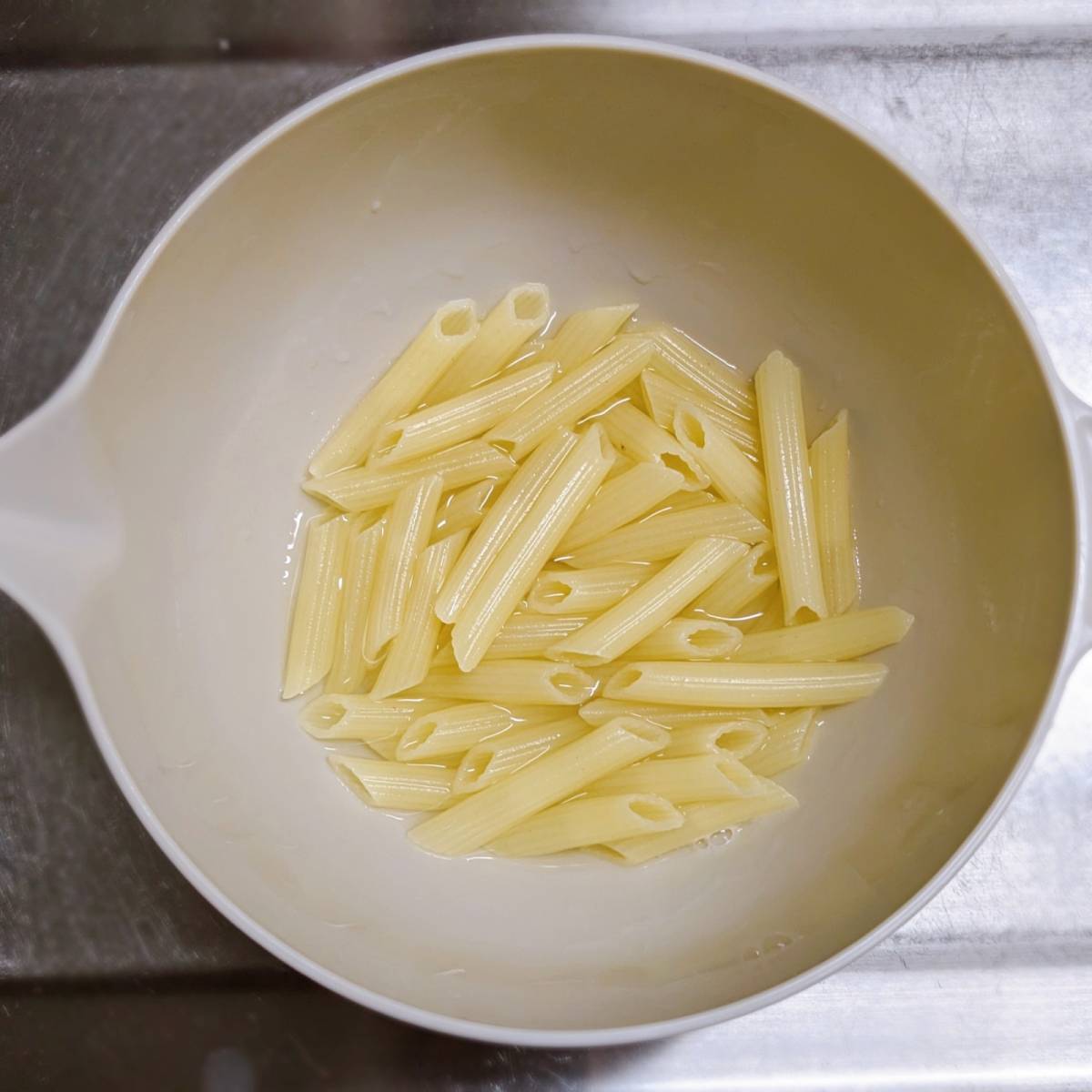 いちまさ公式の「たっぷりカニかまのマカロニサラダ」のレシピ