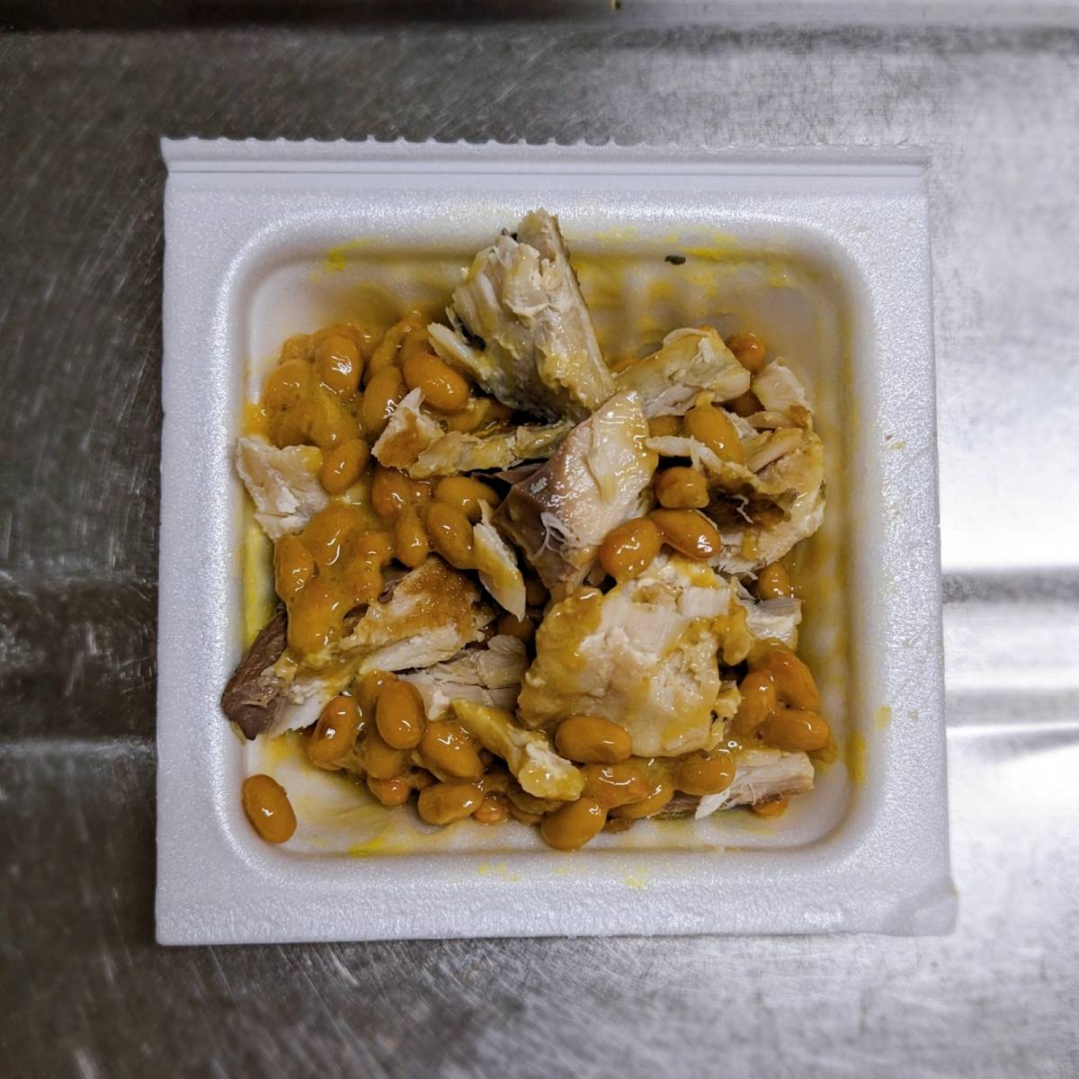 タカノフーズ公式の「焼き塩さば納豆丼」のレシピ