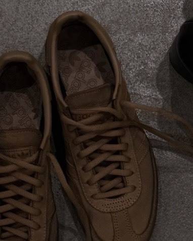 adidas「ハンドボール スペツィアル」ベージュ