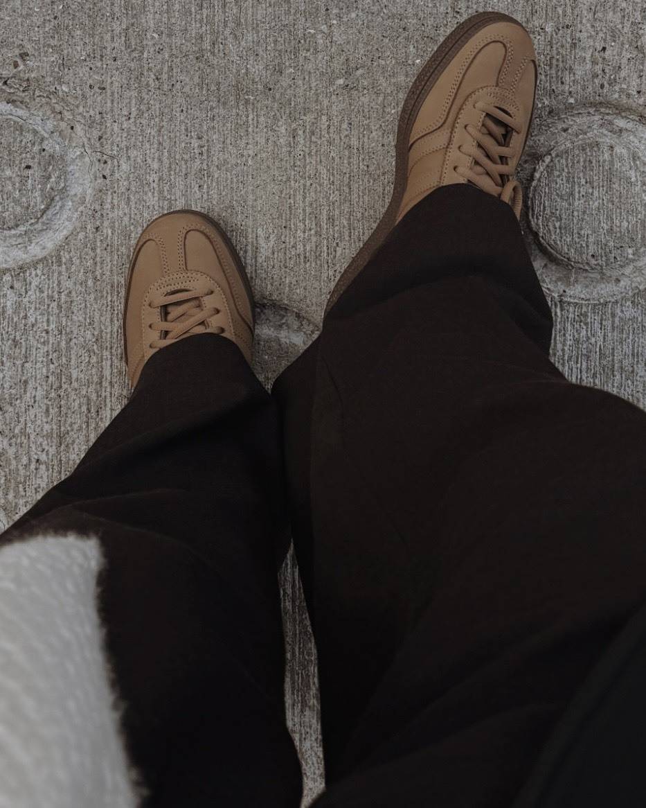 adidas「ハンドボール スペツィアル」ベージュコーデ