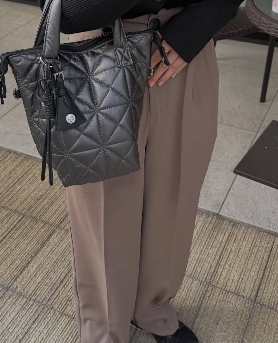 セレクトモカのスラックスコーデ