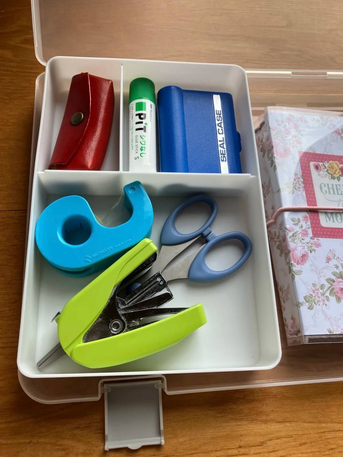 Seria(セリア):A4キャリーケースワイド用トレー・Bタイプ