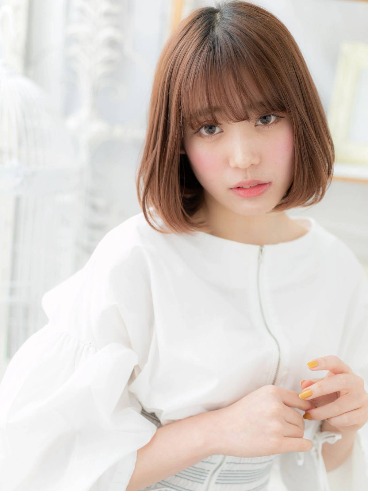 ツヤカラーのシンプルボブ