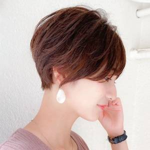  美シルエットのナチュラルショート 