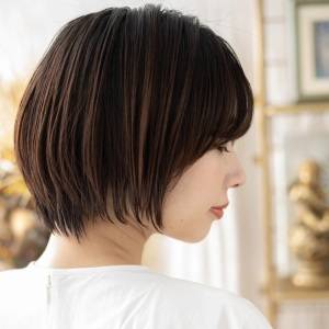  シックな前下がりショート 