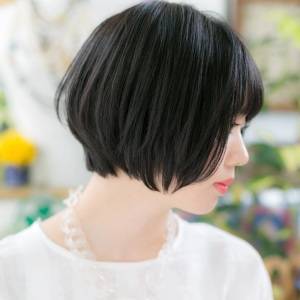  暗髪シンプルショート 