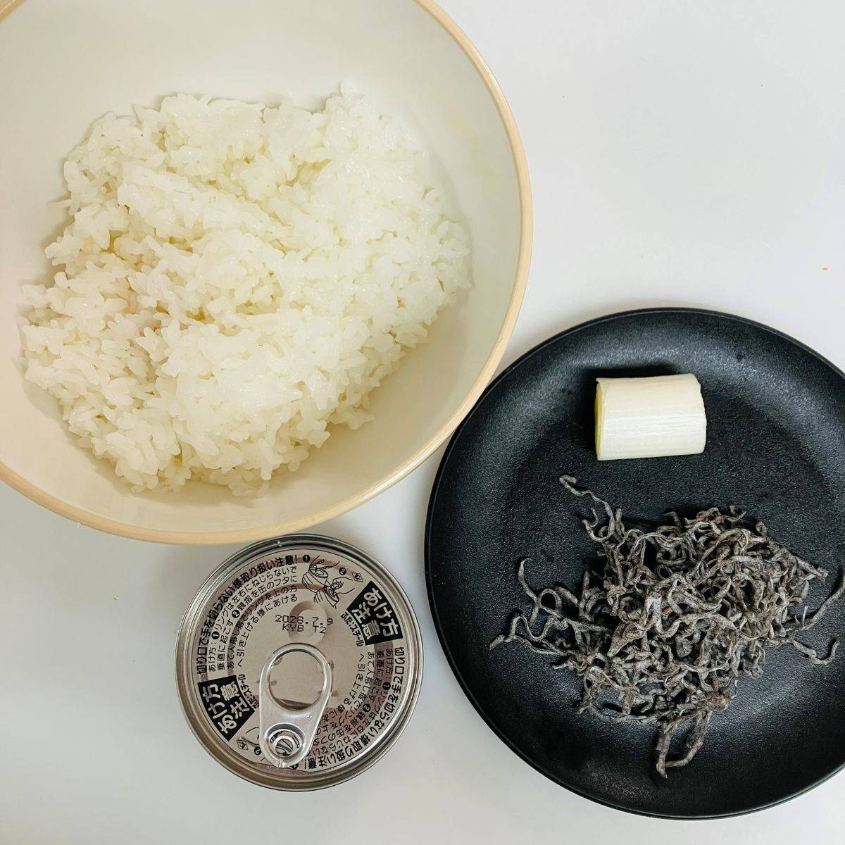 くらこん公式の「塩こんぶでねぎツナおにぎり」のレシピ