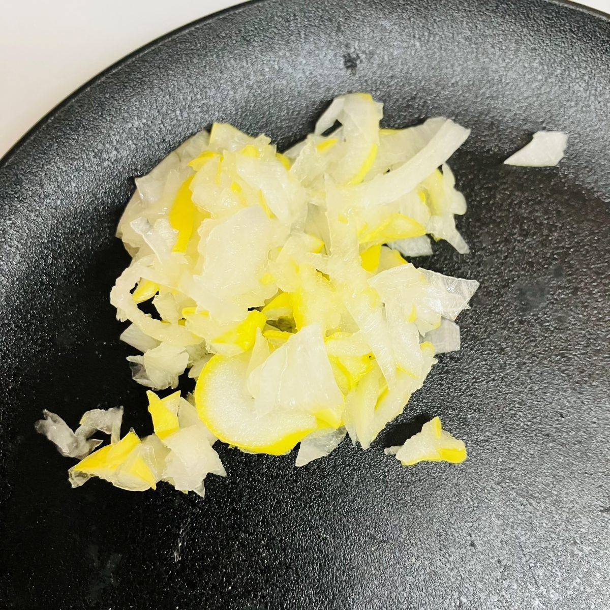 くらこん公式の「塩こんぶでねぎツナおにぎり」のレシピ