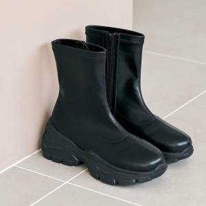 履くだけでスタイル良く見える！今買いのショートブーツ5選〜2025冬〜