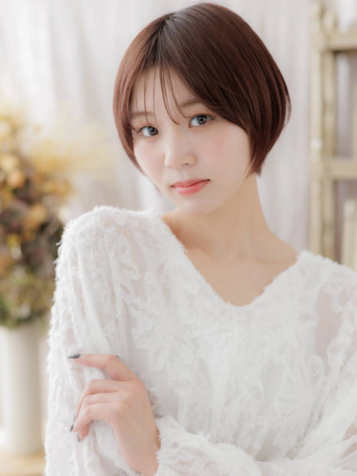 暖色カラーの前下がりショート