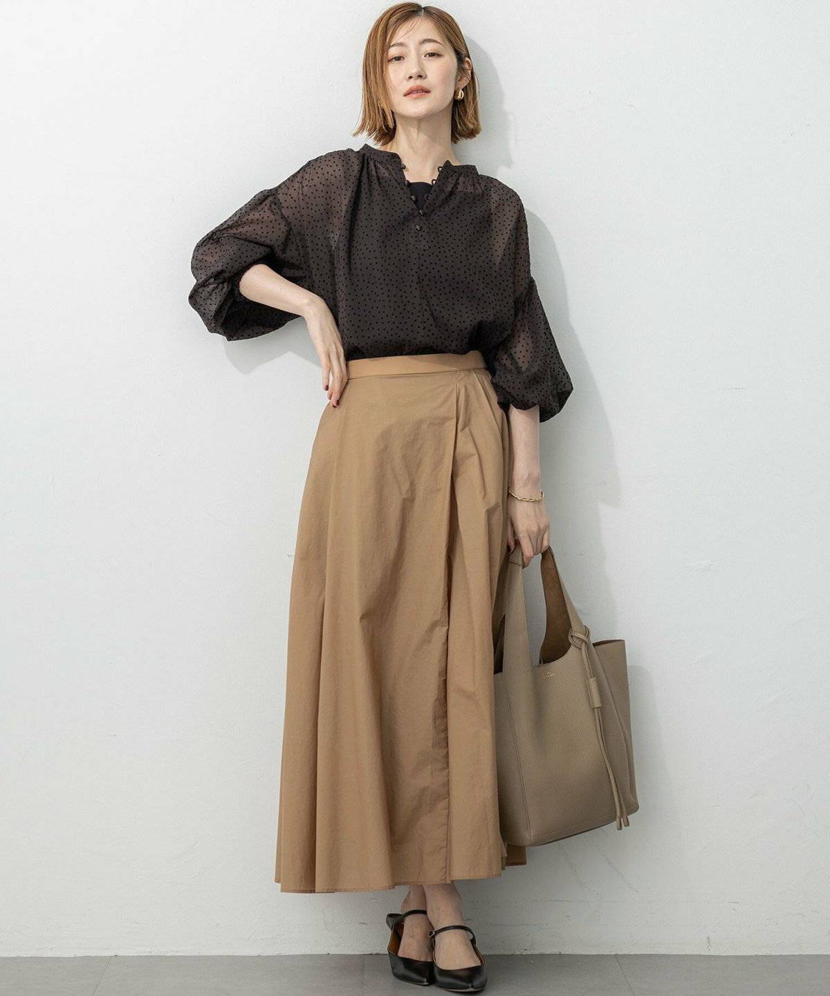 スカートコーデの女性