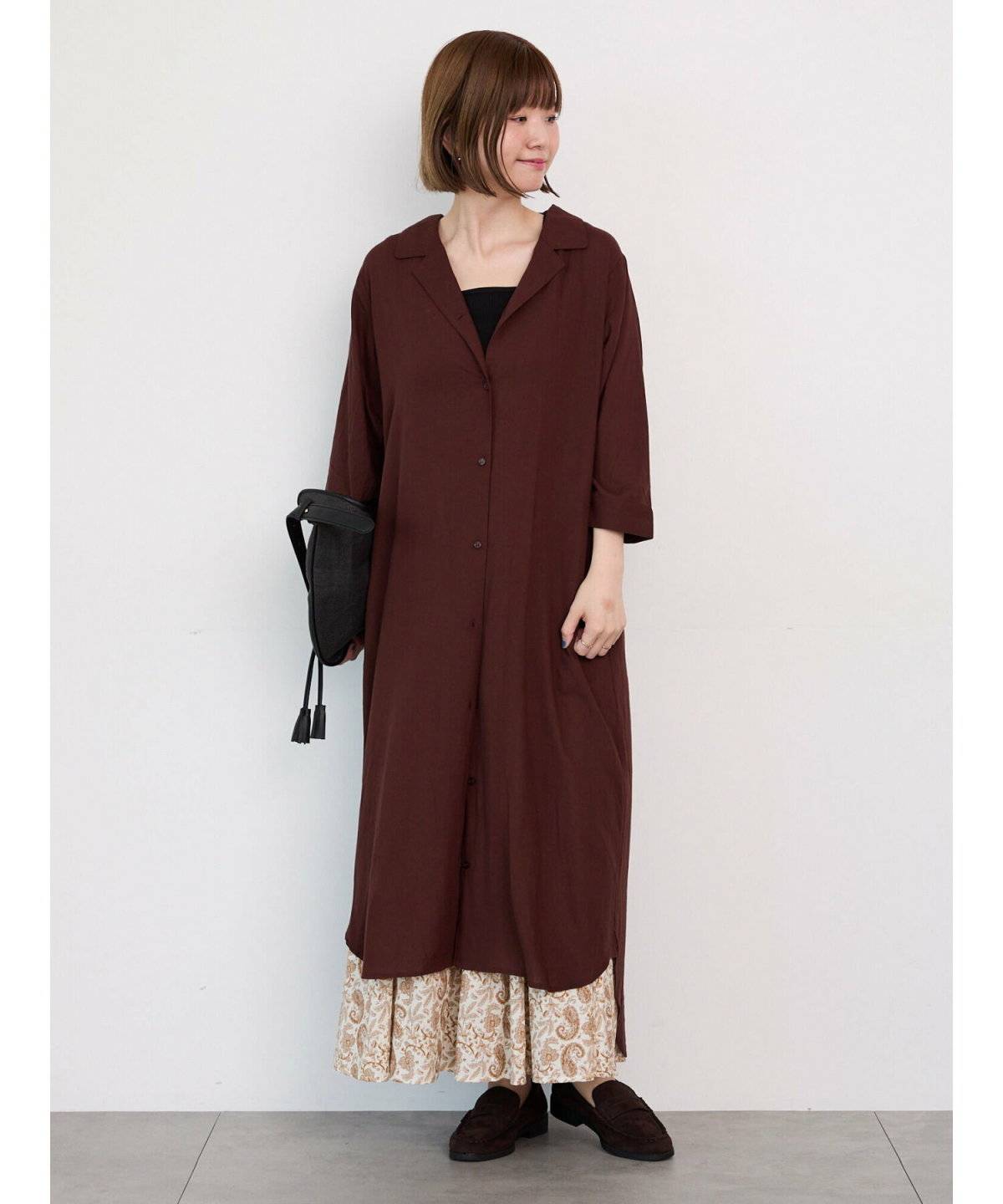 スカートコーデの女性