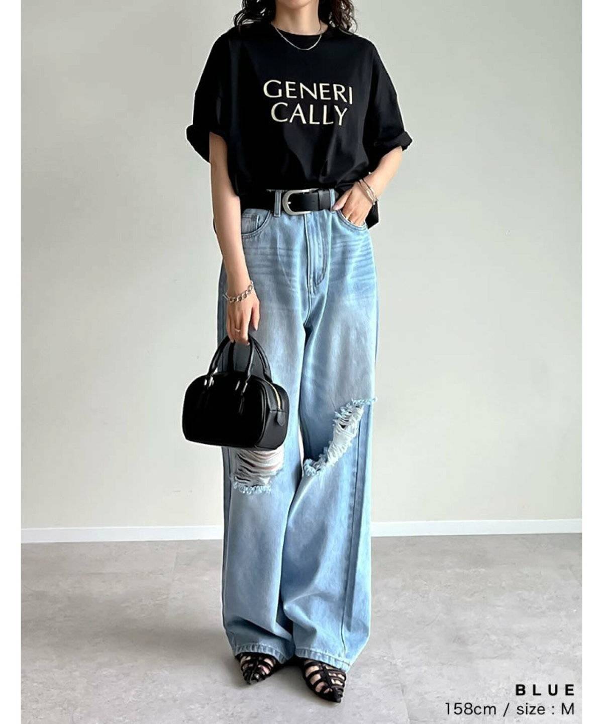 パンツコーデの女性