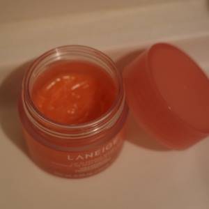 夜のひと塗りでぷるん♡目覚めると理想の唇に「LANEIGE」リップトリートメント
