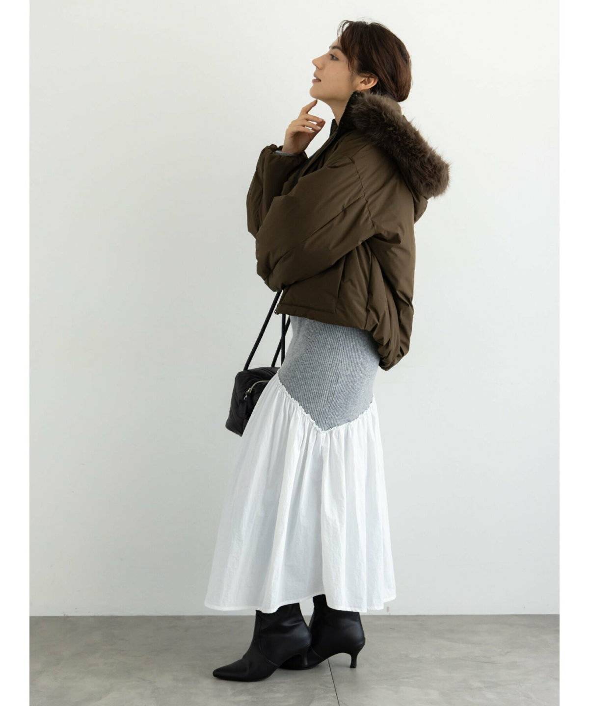 スカートコーデの女性