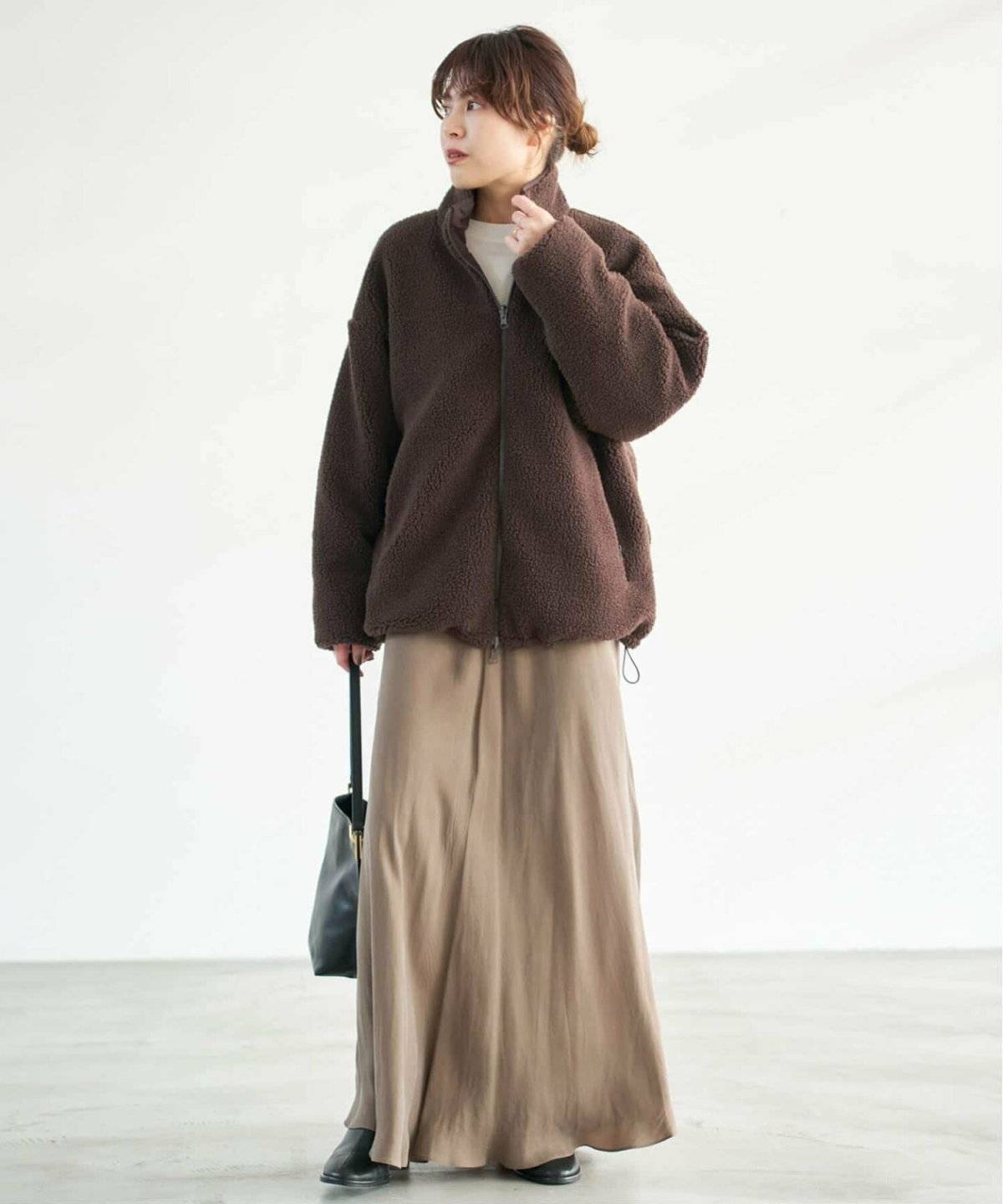 スカートコーデの女性